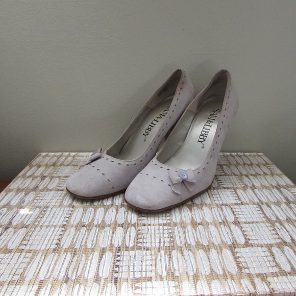 size 8.5 pastel grey betty suede heels - Picture 1 of 10